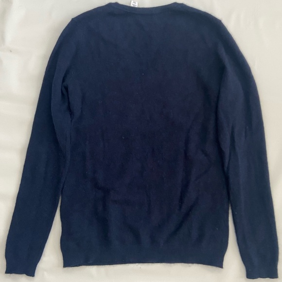 EUC. Macy’s 100% Cashmere Navy Blue Heather V-neck Sweater. - Picture 2 of 3